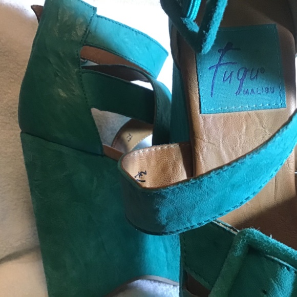 Fugu Malibu all leather wedges 7.5 strappy peep - Picture 2 of 5